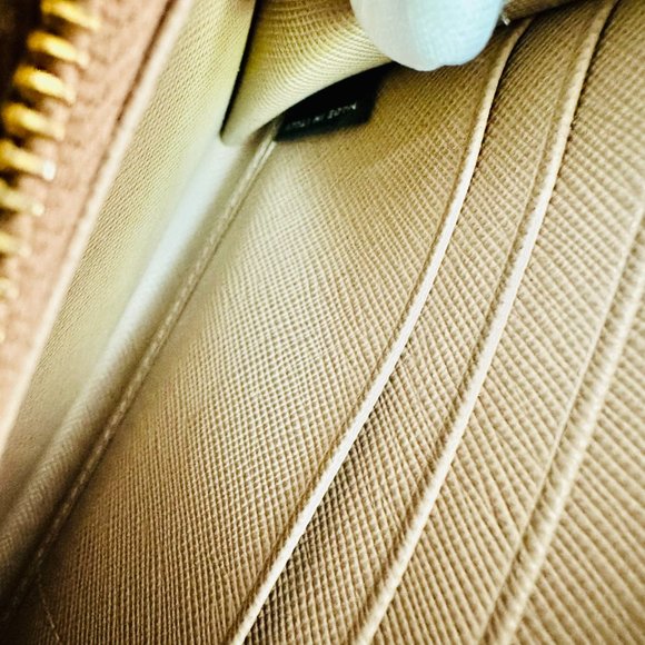 AUTHENTIC PRADA SAFFIANO LEATHER BEIGE ZIPPY WALLET WITH COA MADE IN ITALY - Picture 11 of 16